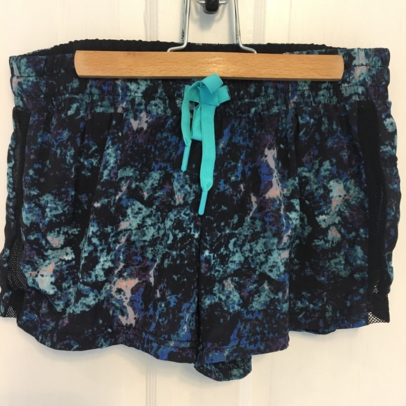 2 for $40🩷 FABLETICS shorts and sports bra set - Picture 4 of 11